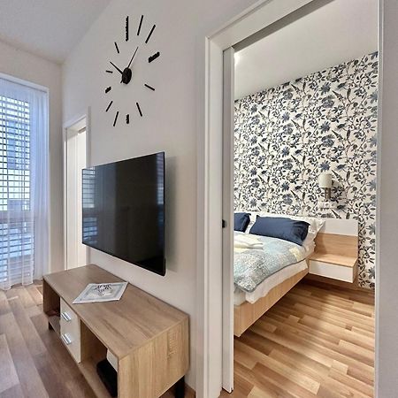 One Step Apartman - City Center With Self Check-In Szombathely Eksteriør bilde