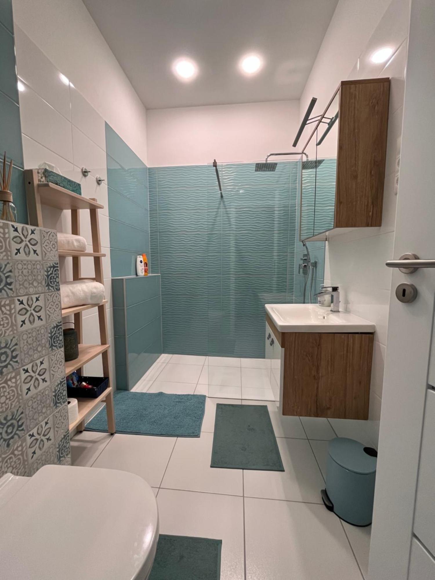 One Step Apartman - City Center With Self Check-In Szombathely Eksteriør bilde