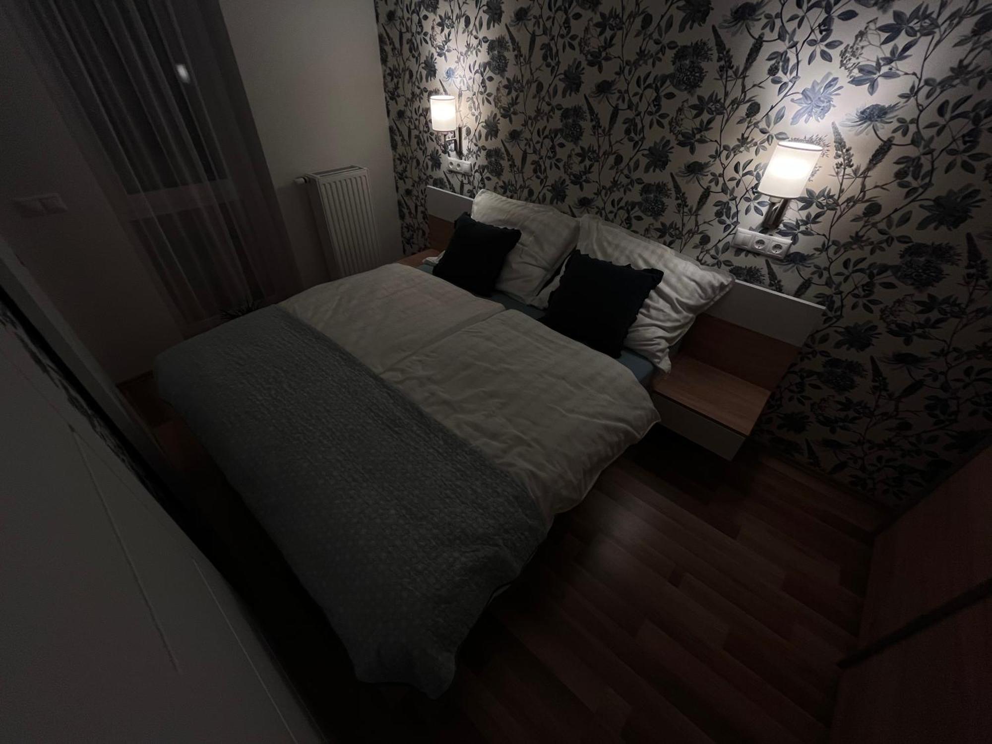 One Step Apartman - City Center With Self Check-In Szombathely Eksteriør bilde