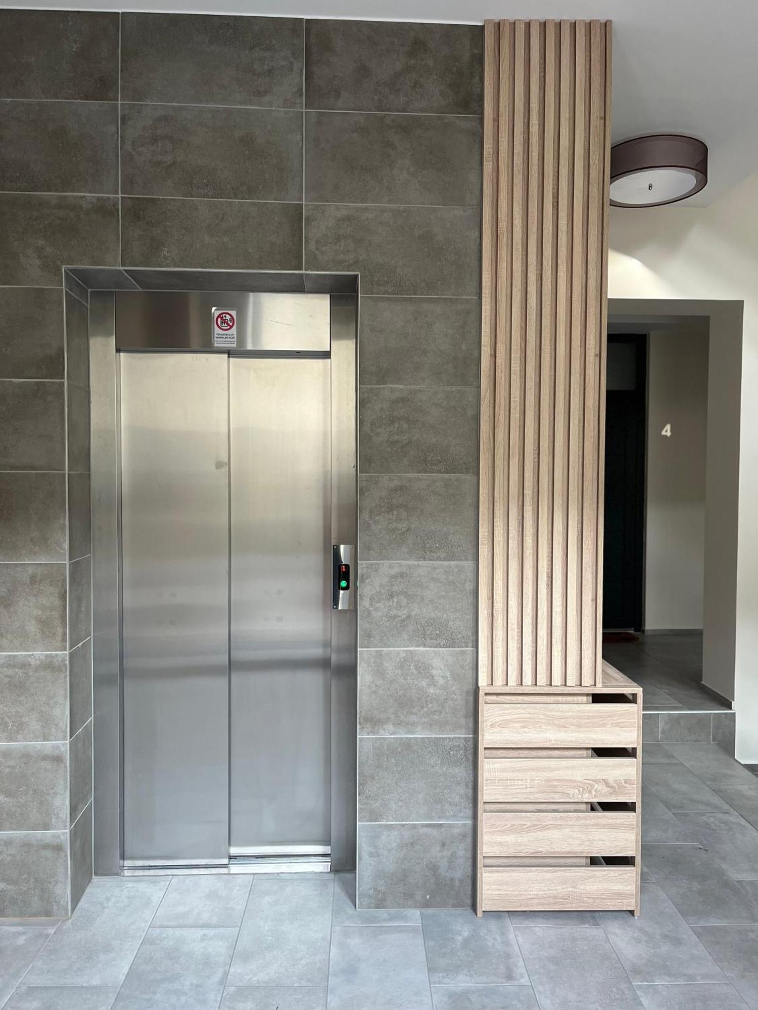 One Step Apartman - City Center With Self Check-In Szombathely Eksteriør bilde