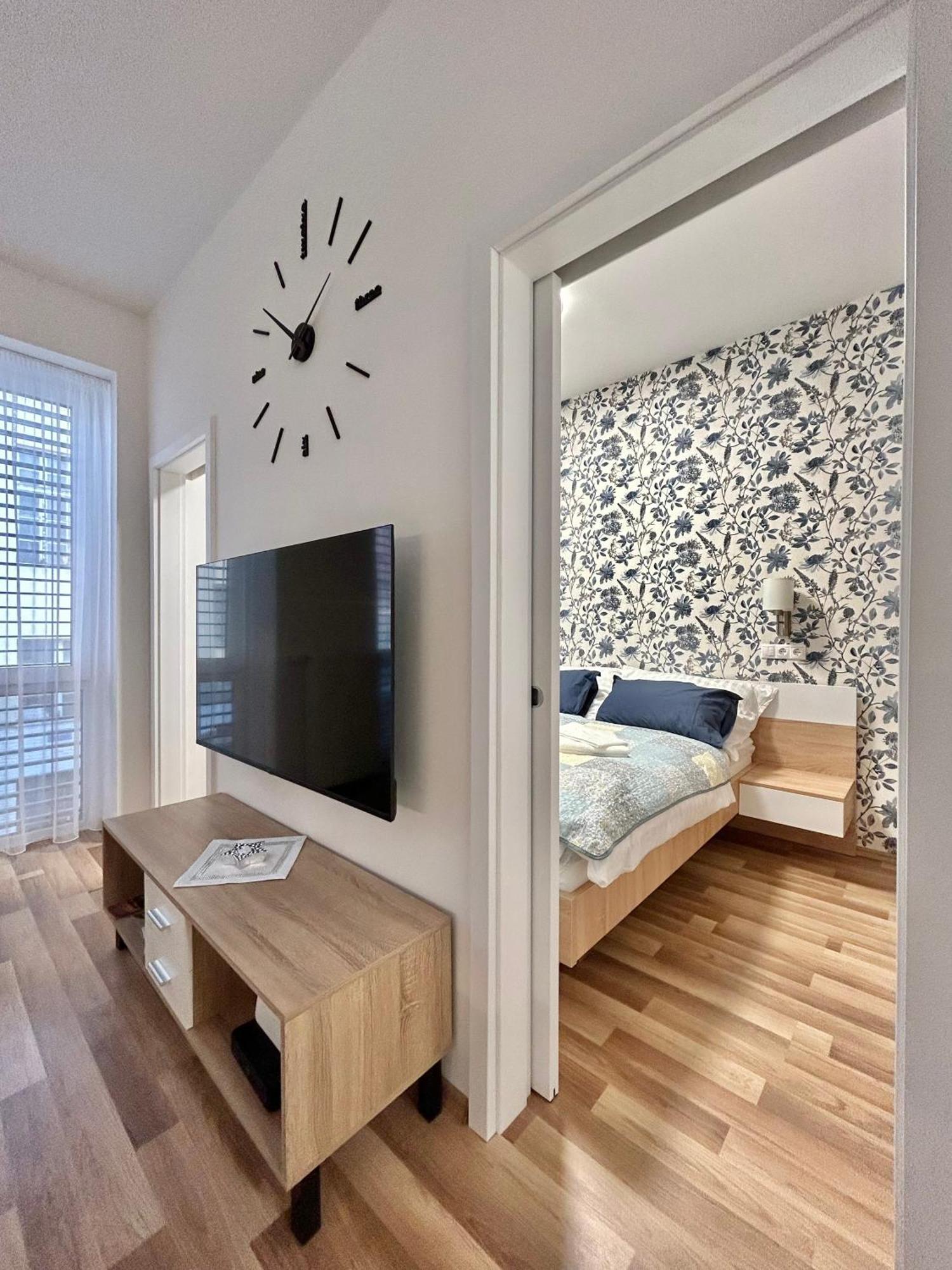 One Step Apartman - City Center With Self Check-In Szombathely Eksteriør bilde
