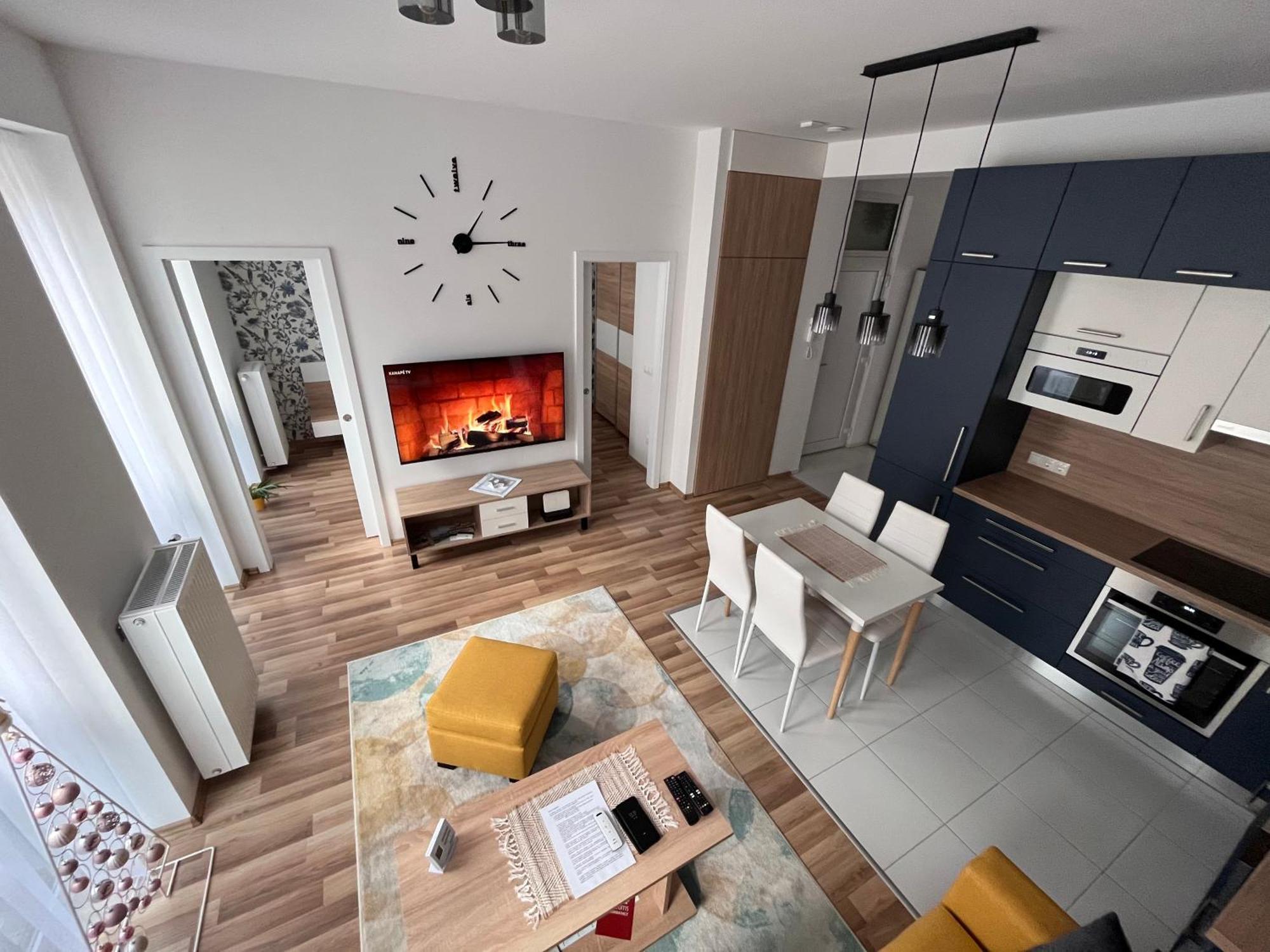 One Step Apartman - City Center With Self Check-In Szombathely Eksteriør bilde